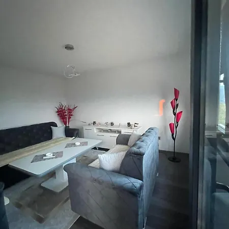 Vikendica Pool And Relax * Semizovac